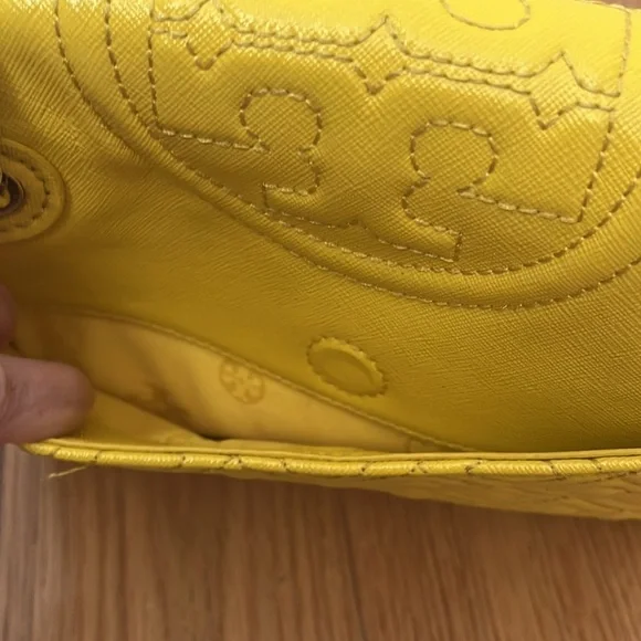 Tory Burch Alexa Yellow Leather Logo Convertible Bag - Picture 9 of 16